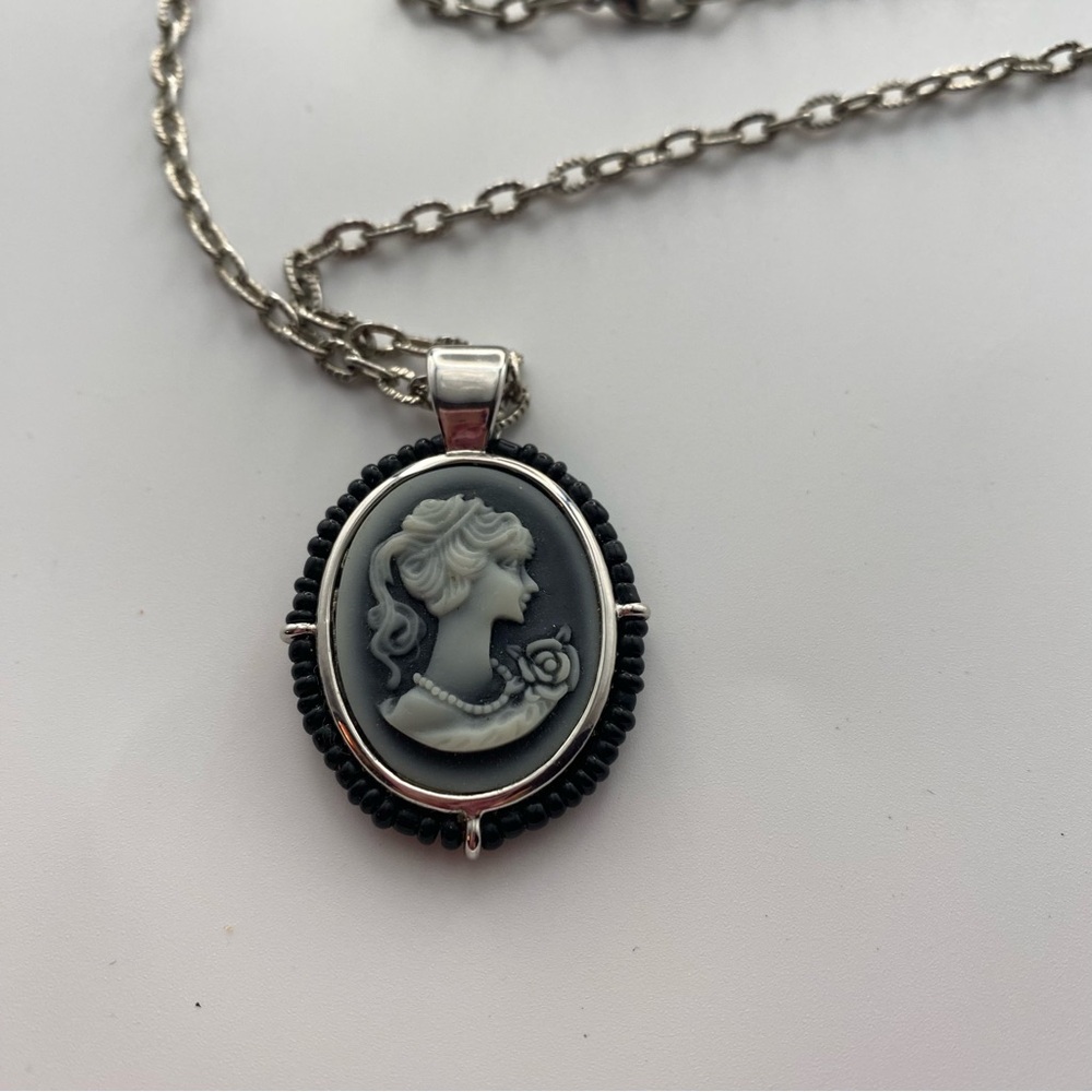 Elegant Silver Tone and Black Cameo Pendant Necklace 24”